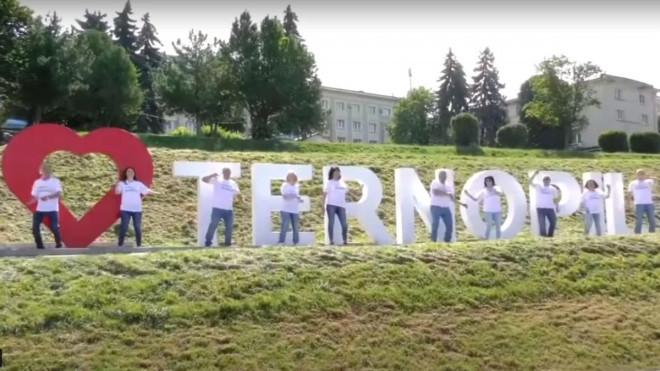 У Тернополі директори шкіл записали креативне відео