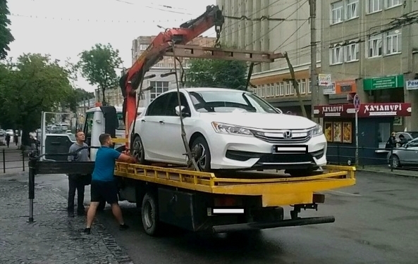 Порядок на дорогах: скільки обійдеться тернополянам заборонене паркування?