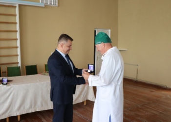 Віктор Овчарук відзначив медичних працівників Борщівського району