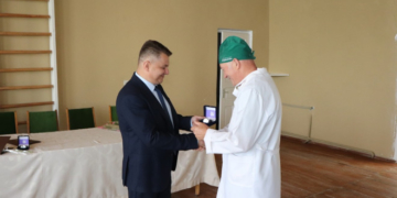 Віктор Овчарук відзначив медичних працівників Борщівського району