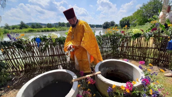 На Володимира у Мировому відслужили літургію й освятили воду