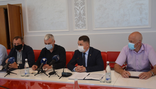 Уповноважені представники депутатських фракцій обласної ради негативно оцінюють рішення щодо запровадження у Тернополі «червоної» зони