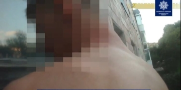 У Тернополі оголений чоловік влаштував дебош (Відео)