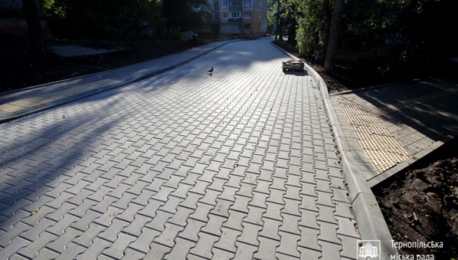 Практично виконано: у Тернополі завершують роботи пішохідних доріг