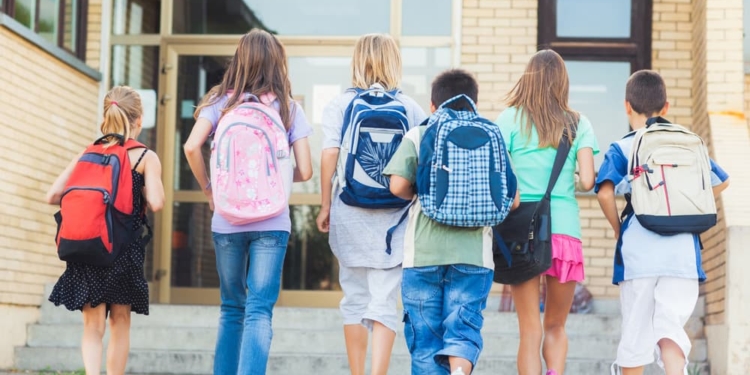 У Тернополі стартувала акція “Шкільний портфелик”