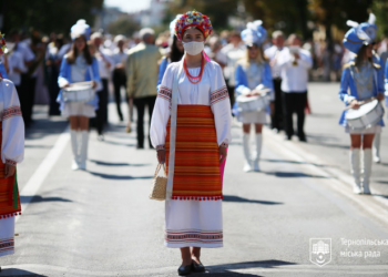 У Тернополі відбувся парад випускників 2020 року