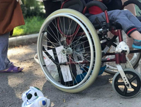 Врятувати життя: зібрані кошти на лікування передали рідним маленького тернополянина