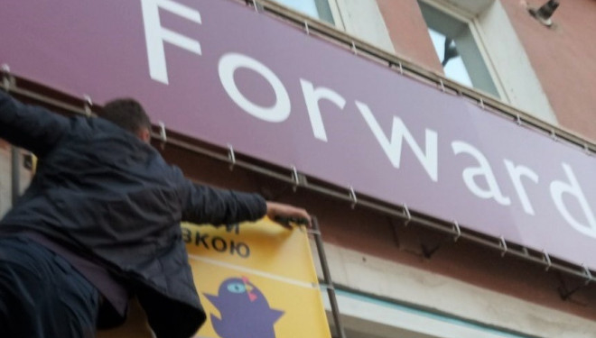 У Тернополі демонтували рекламні конструкції