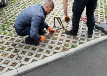 Рівні права: у Тернополі зняли самовільно поставленні обмежувачі руху