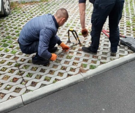 Рівні права: у Тернополі зняли самовільно поставленні обмежувачі руху