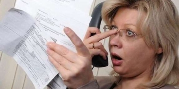 Поки місцеве самоврядування знижуює тарифи, уряд грабує українців