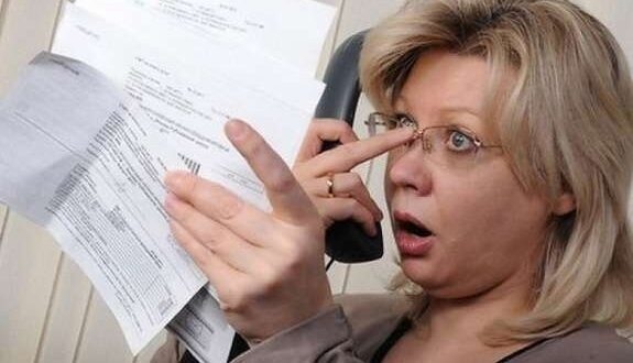 Поки місцеве самоврядування знижуює тарифи, уряд грабує українців