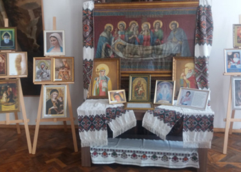 Тернополянка зібрала колекцію копій чудотворних ікон України та світу