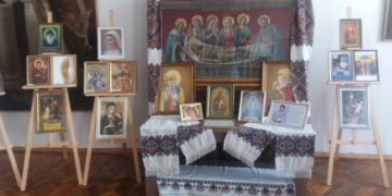 Тернополянка зібрала колекцію копій чудотворних ікон України та світу