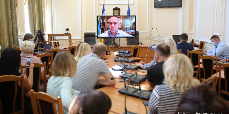 Ні місто, ні бізнес, ні тернопільські сім’ї не можуть дозволити собі не працювати та залишитися без грошей на життя