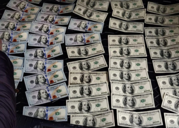 Урядовці кришують контрабанду ліків від COVID-19, натомість звинувачують місцеве самоврядування у збільшенні хворих