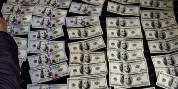 Урядовці кришують контрабанду ліків від COVID-19, натомість звинувачують місцеве самоврядування у збільшенні хворих