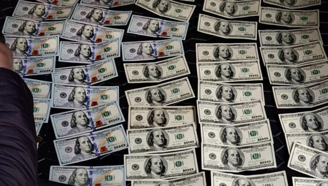 Урядовці кришують контрабанду ліків від COVID-19, натомість звинувачують місцеве самоврядування у збільшенні хворих