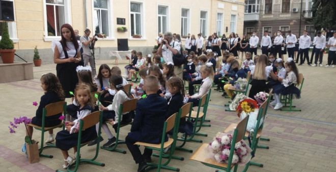 У школах Тернополя пролунав перший дзвоник: особливості навчання в умовах карантину