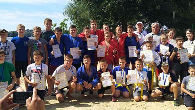 У Тернополі на піску пляжу “Циганка” провели пляжне самбо