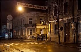 У центрі Тернополя знайшли хлопчика, який сам вночі спав на лавці