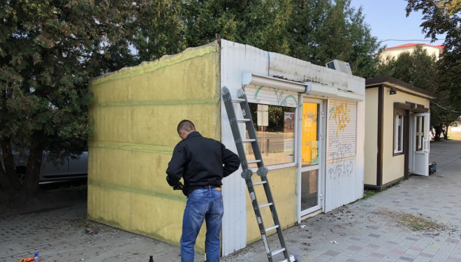 Для чого у Тернополі розпочали розрізати кіоски?