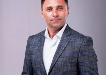 «Варто запровадити у четвертій школі Тернополя уроки польської та російської мови», – заявив Олександр Кравчук, голова тернопільської ОПЗЖ