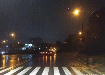 У Тернополі водій автомобіля ВАЗ-21254 збив чоловіка, який переходив дорогу на нерегульованому пішохідному переході