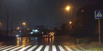У Тернополі водій автомобіля ВАЗ-21254 збив чоловіка, який переходив дорогу на нерегульованому пішохідному переході