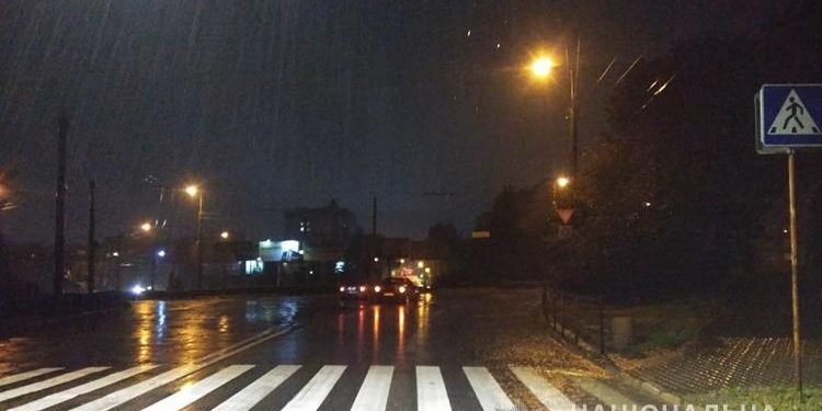 У Тернополі водій автомобіля ВАЗ-21254 збив чоловіка, який переходив дорогу на нерегульованому пішохідному переході
