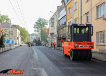 У Тернополі одну дорогу відкривають для транспорту іншу закривають