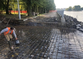 У Тернополі продовжують реконструювати дощовий колектор