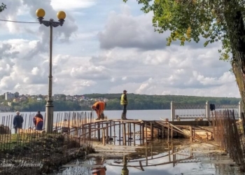 У Тернополі будують новий місток для місцевої річки