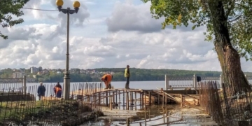 У Тернополі будують новий місток для місцевої річки
