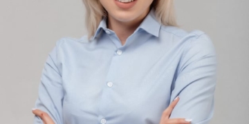 «Відкриємо кризовий реабілітаційний центр для жінок – жертв домашнього насильства», – заявила Дар’я Проскурякова, перший номер у списку «ОПЗЖ» в Тернопільську обласну раду