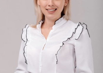 «Ми не дозволимо закрити малокомплектні школи на Тернопільщині», – заявила Дар’я Проскурякова, перший номер у списку «ОПЗЖ» в обласну раду