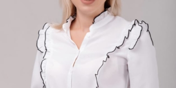 «Ми не дозволимо закрити малокомплектні школи на Тернопільщині», – заявила Дар’я Проскурякова, перший номер у списку «ОПЗЖ» в обласну раду