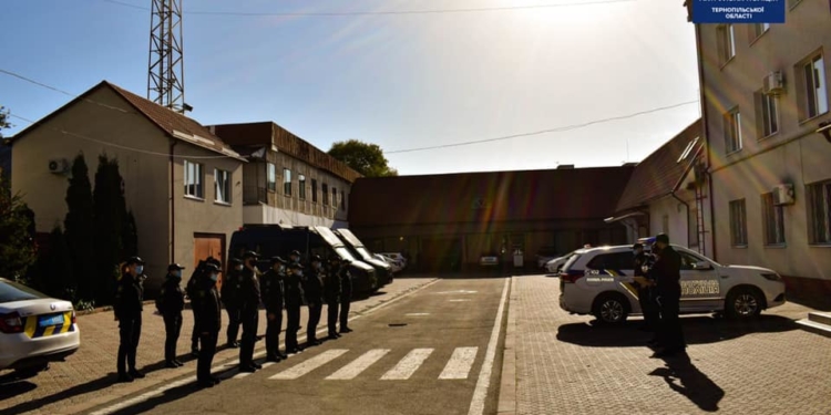 Патрульні заступили на охорону виборчих дільниць Тернопільщини