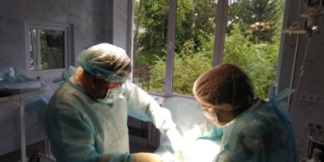 У Тернополі хірурги видалили пухлину новим методом