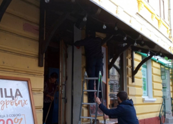 Робота продовжується: з центра Тернополя прибрали рекламні банери