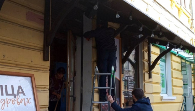 Робота продовжується: з центра Тернополя прибрали рекламні банери