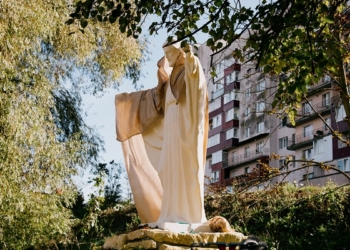 У Тернопільському “Біблійному саді” з’явилася нова скульптура