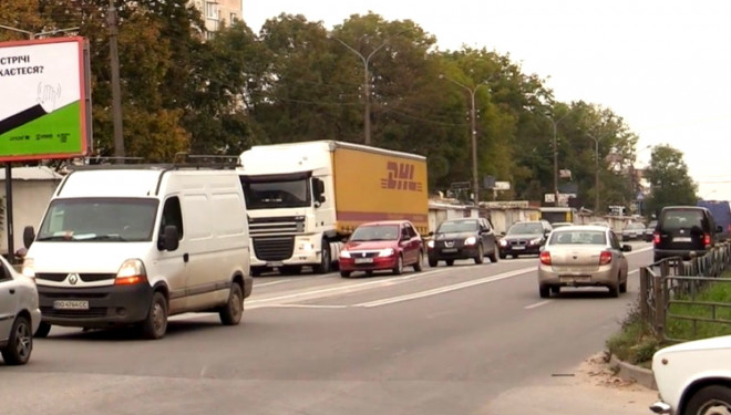 У Тернополі з’явилися нові лівоповоротні дорожні смуги