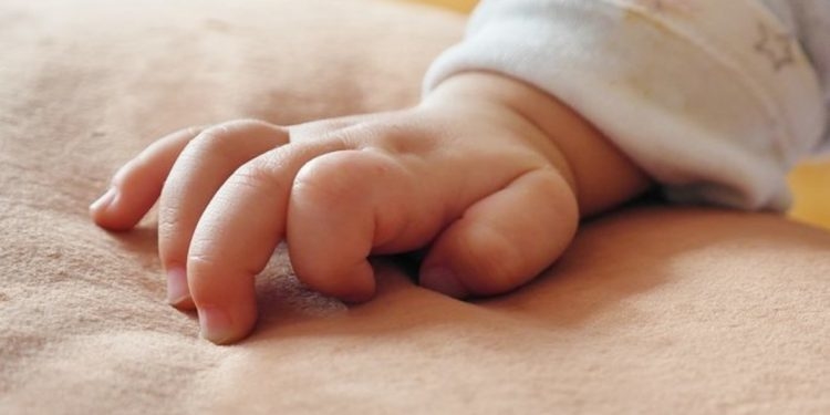 У Тернополі породілля сховала у шафі недоношене 6-денне немовля