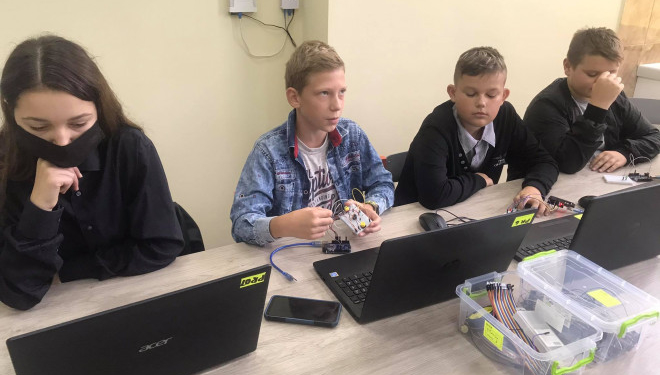 Сучасну студію робототехніки відкрили у Підволочиську за сприяння «Контінентал Фармерз Груп»