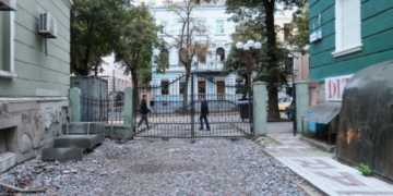 У Тернополі на вул. Листопадова, 8 триває капітальний ремонт прибудинкової території