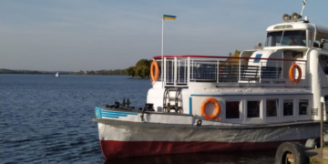 Уже на плаву: у Тернополі можна покататися на теплоході