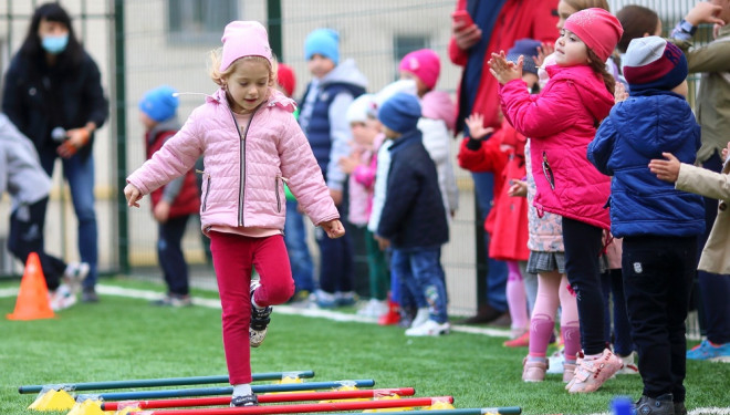Новий універсальний спортивний майданчик для ігрових видів спорту цими днями відкрили у Тернополі