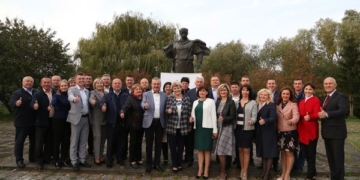 Команда Чайківського єдина, хто виборцям на місцях представляє своїх кандидатів