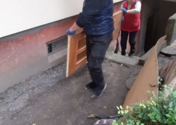 У Тернополі розпочали прибирати у підвалах